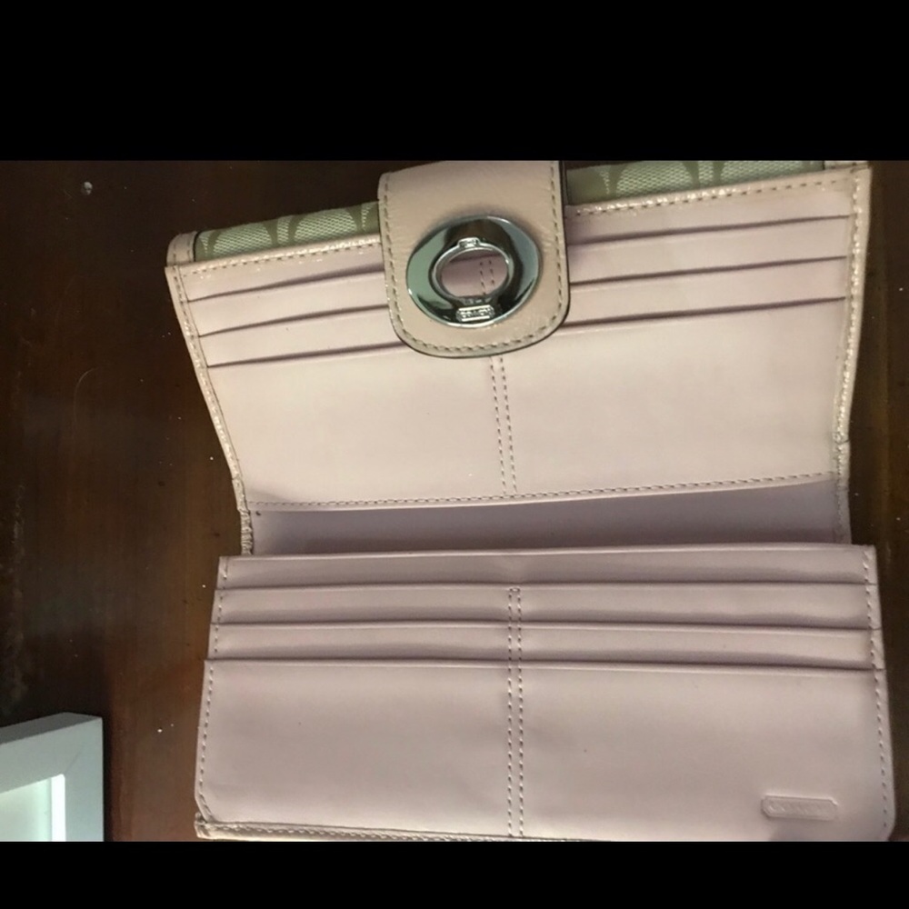 Spring Coach purse - Picture 5 of 7
